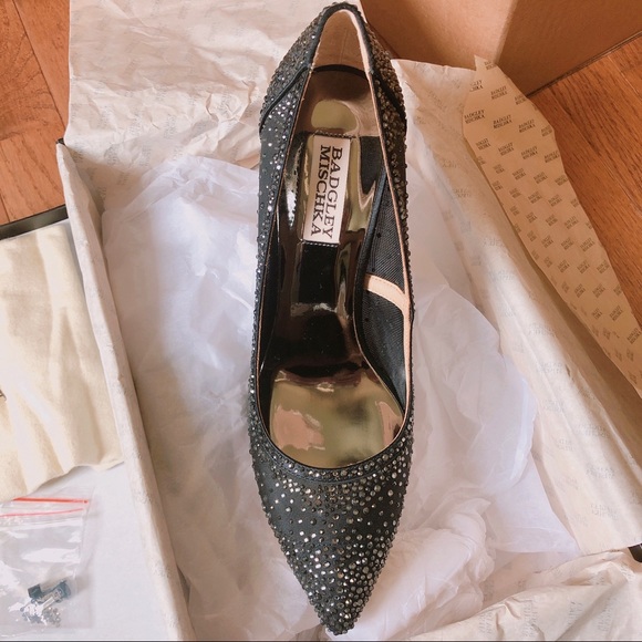 Badgley Mischka Weslee Pointy Toe Pump - Picture 8 of 8